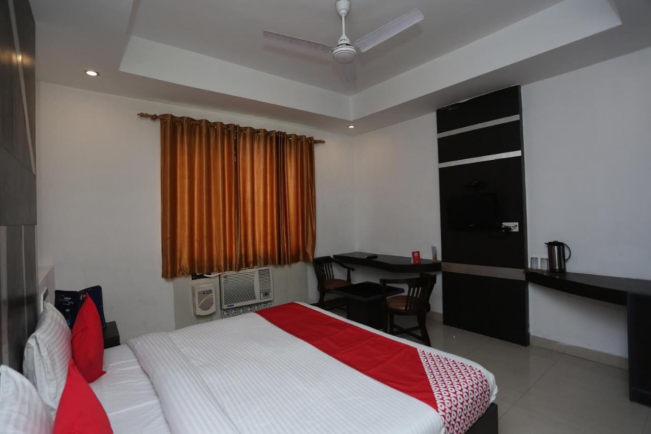 OYO 5844 Hotel Drive Inn Raiwala Exterior foto
